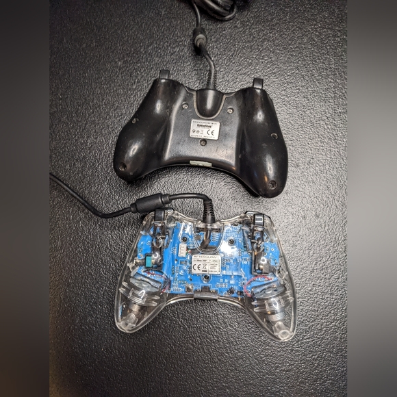 Microsoft Xbox 360 Wired Controllers (2 preowned) Black/Clear - Picture 3 of 12